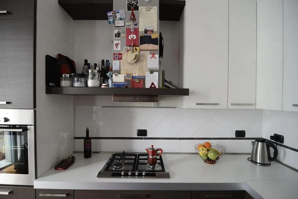 Quiet & Bright In A Sparkly District! Apartment Milan Italy