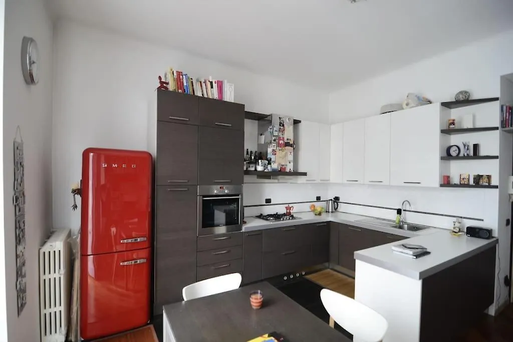 Quiet & Bright In A Sparkly District! Apartment Milan