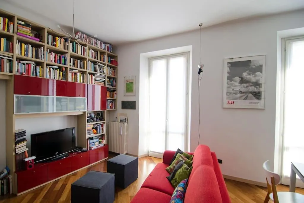 Quiet & Bright In A Sparkly District! Apartment Milan Italy