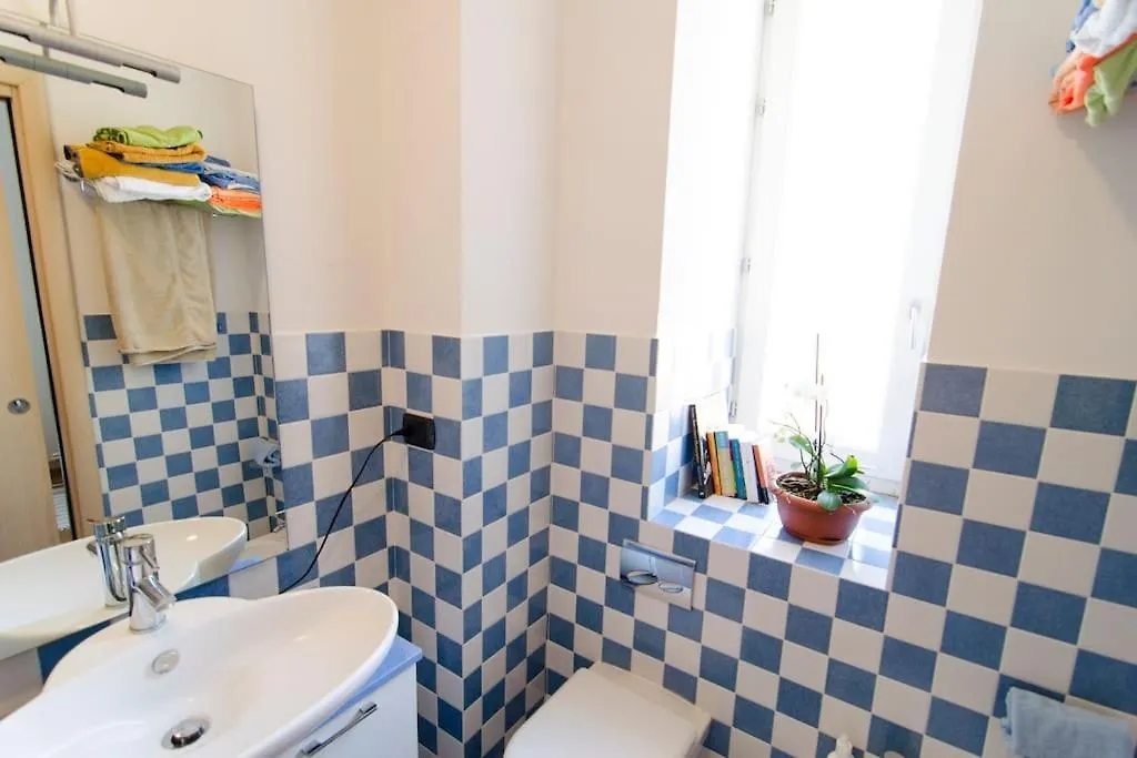 Quiet & Bright In A Sparkly District! Apartment Milan Italy